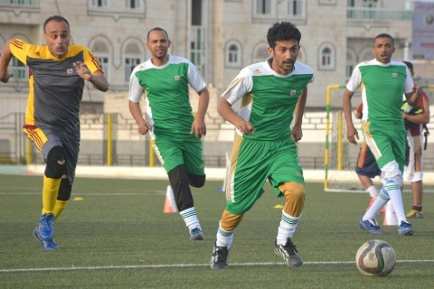 Completion of the contract for the qualified to the semi-finals in the yemen mobile internal league for the seventh football.