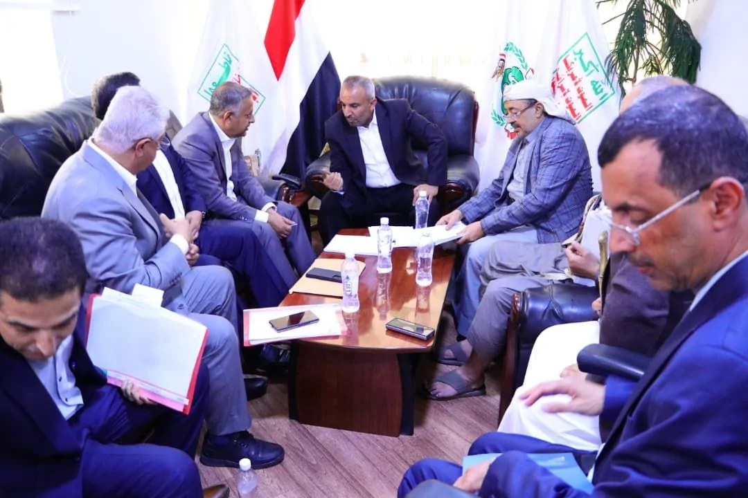 قيادة يمن موبايل تعقد لقاءً ثانيًا مع وزير الخدمة المدنية لمتابعة ملف التأمينات الاجتماعية
